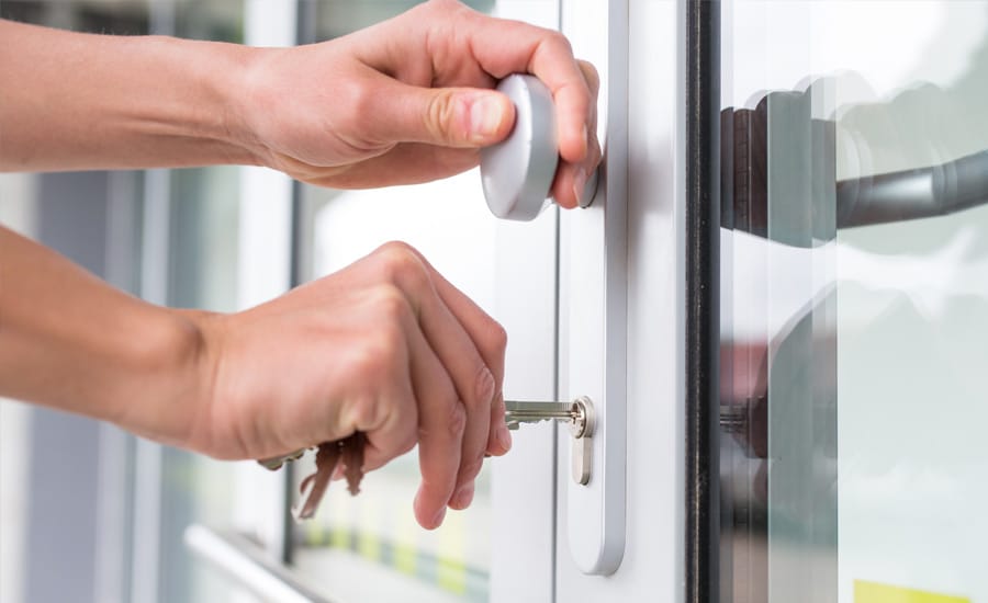 Anti snap lock package 