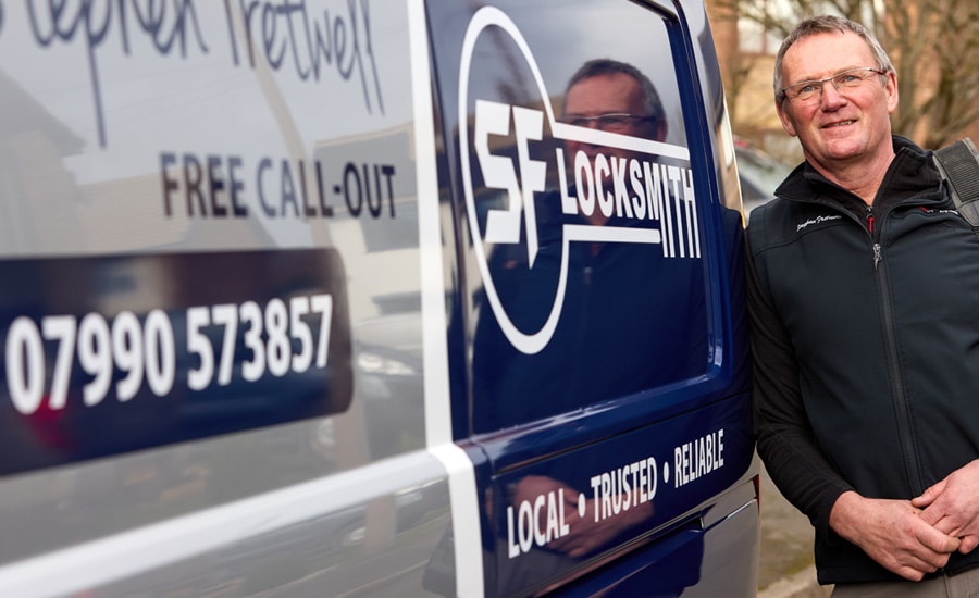 Commercial locksmith